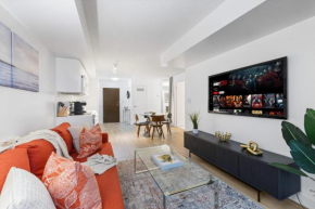 Modern Comfort 2-BR Downtown Toronto Getaway